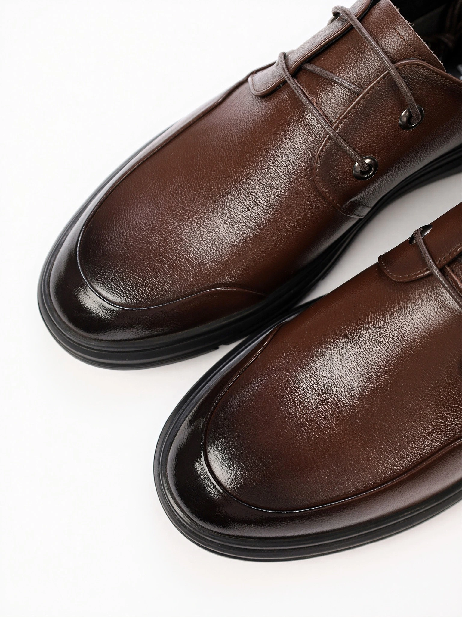 Туфли коричневого цвета со шнуровкой